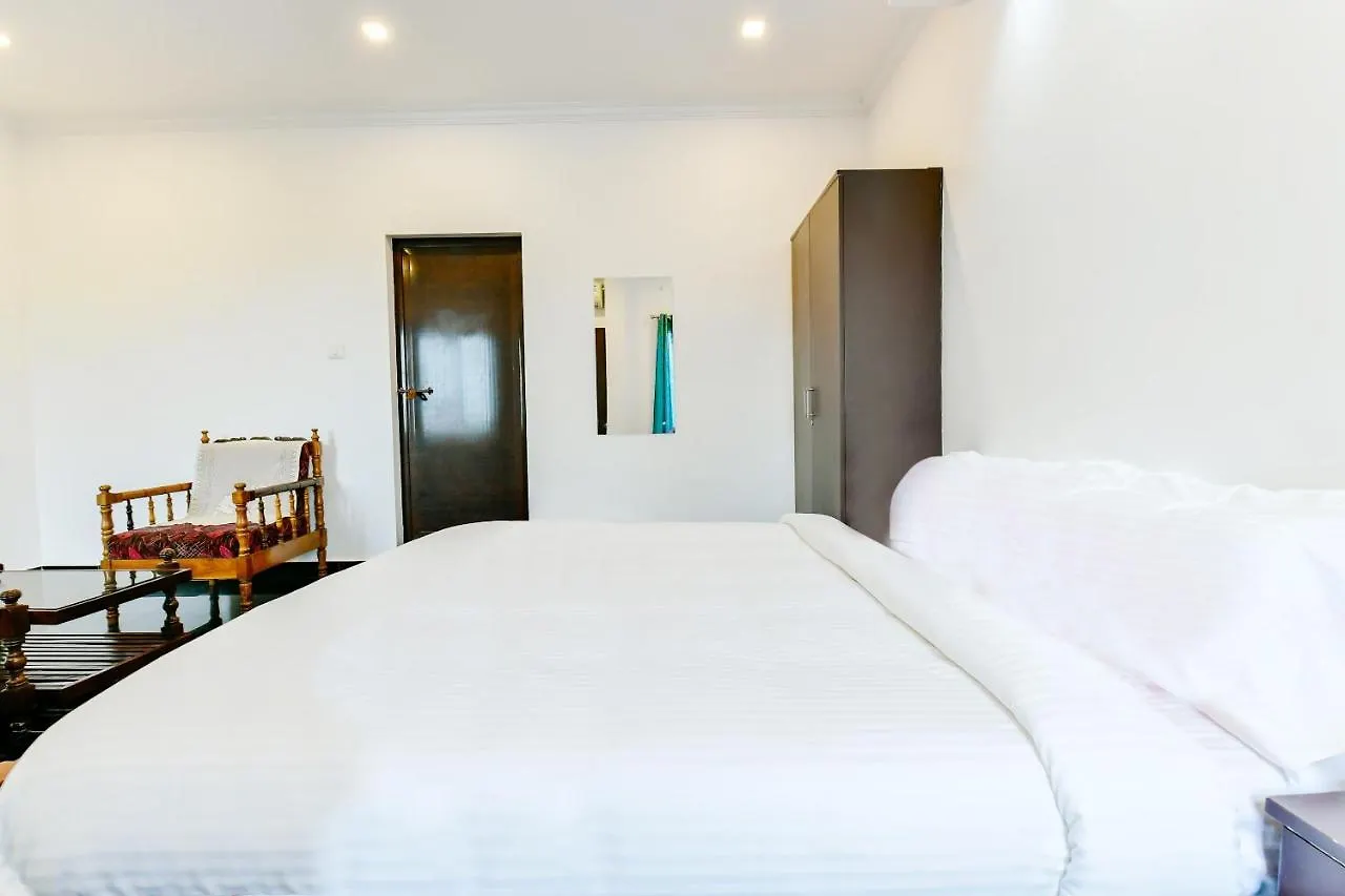 Spot On 39480 Vattekad Tourist Home Kakkanad 3*, Kochi India
