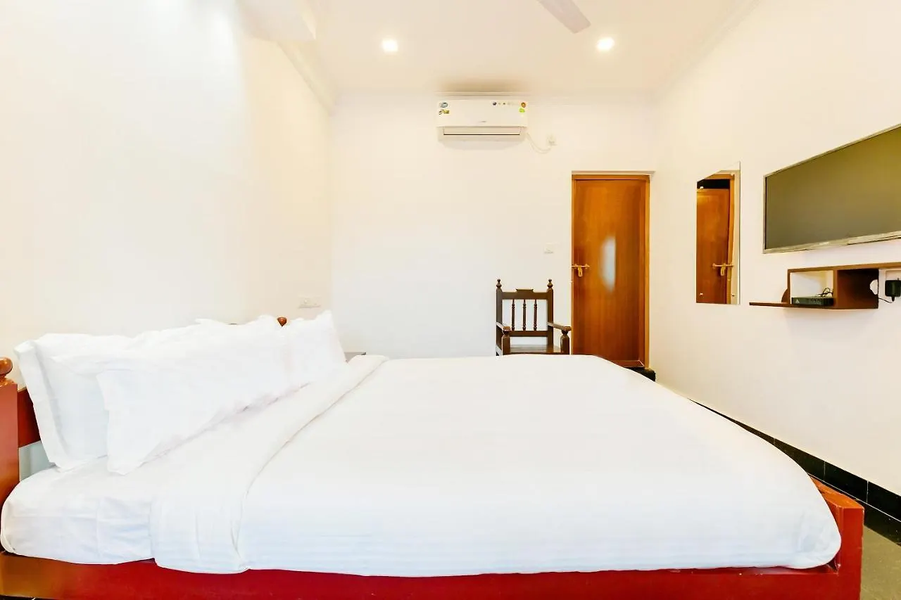 Spot On 39480 Vattekad Tourist Home Kakkanad 3*, Kochi India