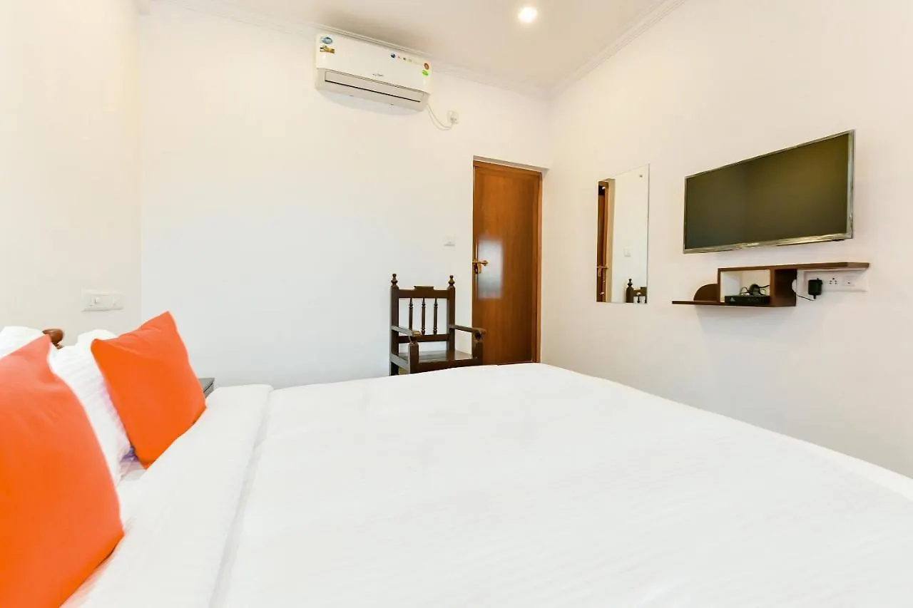 Spot On 39480 Vattekad Tourist Home Kakkanad 3*, Kochi
