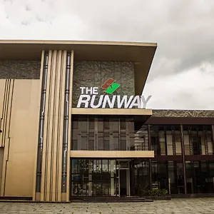 https://the-runway-hotel.hotels-alappuzha.com