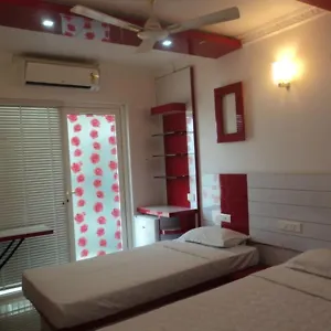 https://royal-castle-apartment.hotels-munnar.com